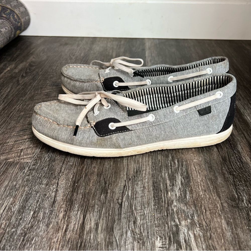 Women Sperry’s - comes as is - size 9.5 - gray with black and white details